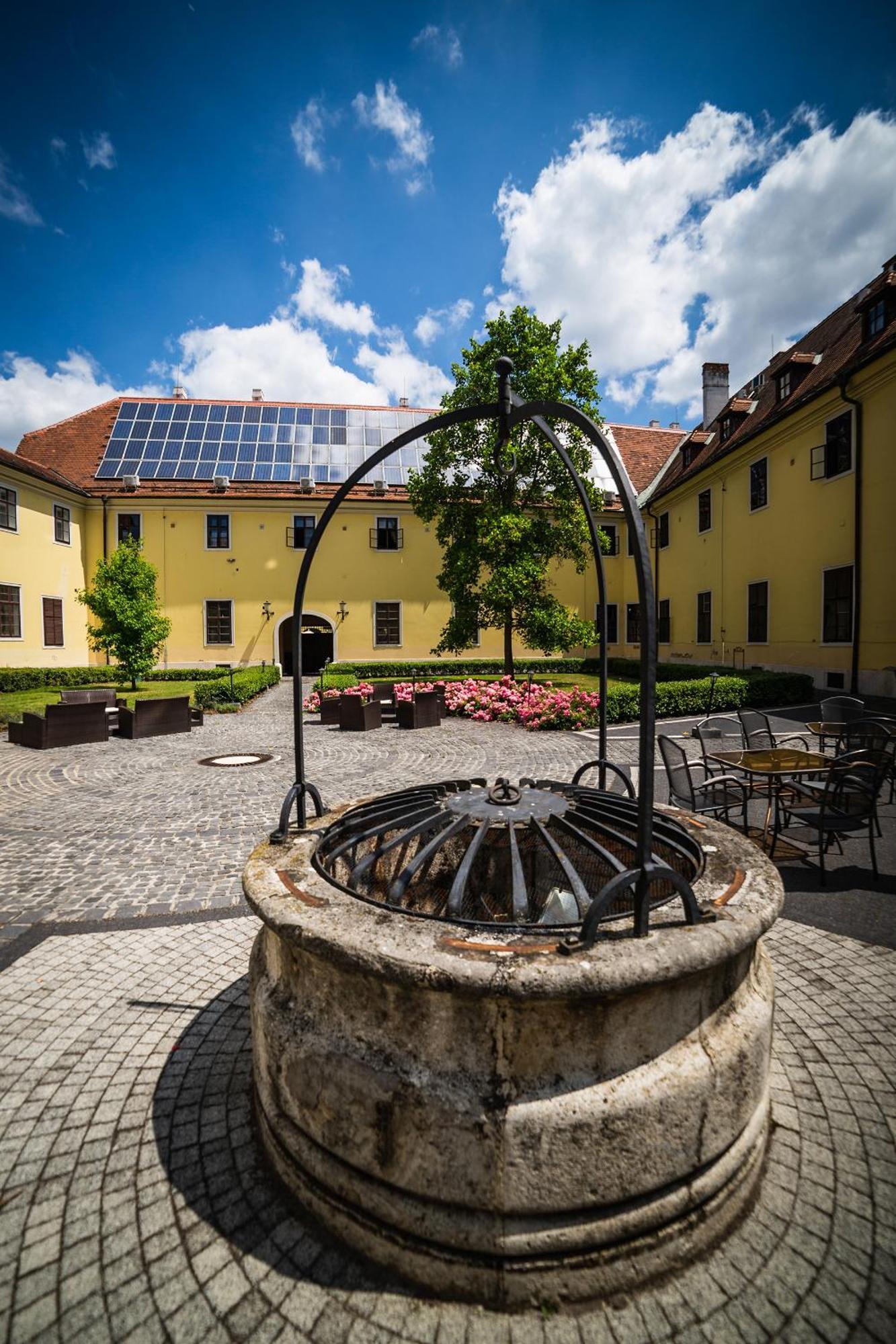 Klastrom 3* Győr